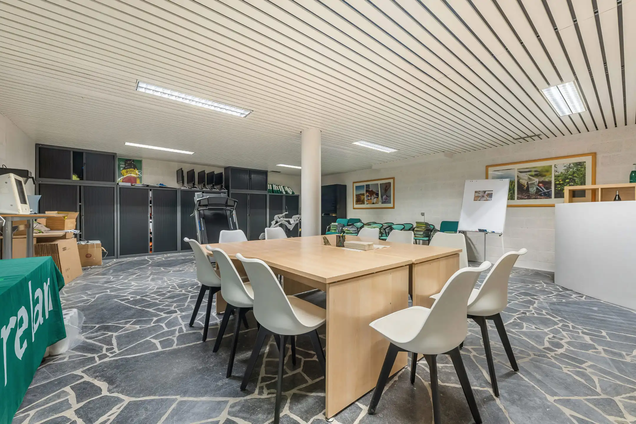 Veelzijdig handelspand met parking te Riemst foto 19