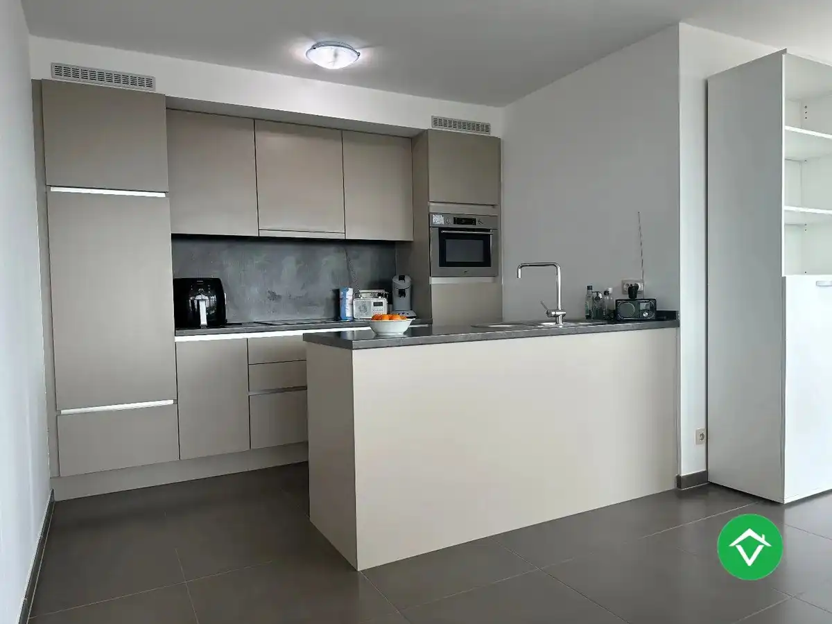 Appartement met 2 slaapkamers en ruim terras te Oostende foto 5