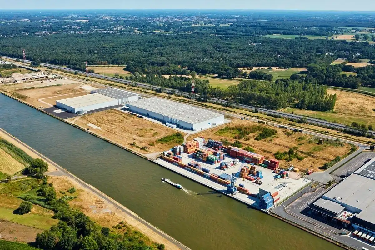 Logistiek magazijn met kantoor in Antwerp Express Port in Grobbendonk foto 5