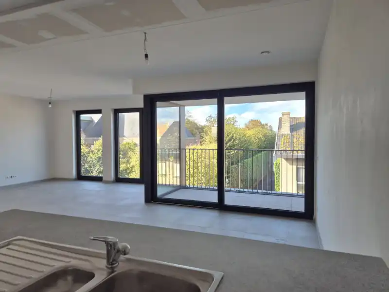 KORTEMARK. Ontdek de laatste appartementen van MILA en NORA. Dit tweeslaapkamerappartement biedt 103 m2, volwaardige ruimtes en zitterras. Profiteer van de 6% btw onder voorwaarden. foto 15
