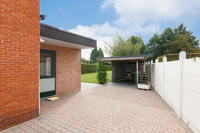 TRADITIONELE WONING VLAK BIJ DE STAD EN HET KANAAL foto 20