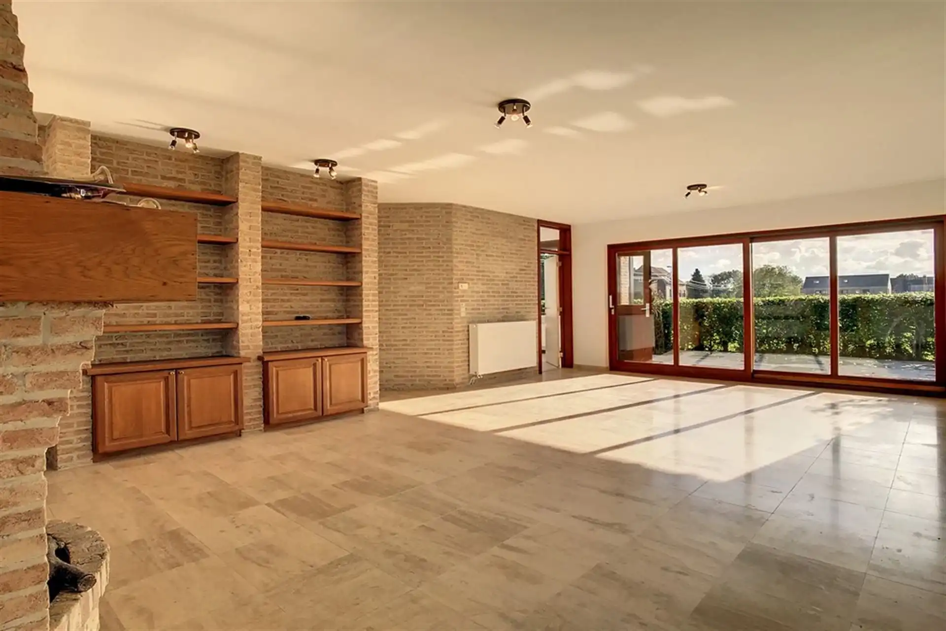 Gerenoveerde en rustig gelegen villa  foto 3