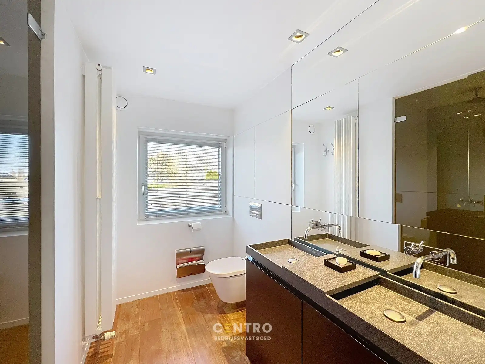 Luxueuze woning (4 slpks) + ruime showroom (of winkel, praktijkruimte, diensten, vrij beroep,...) met kantoor te Hooglede! foto 26
