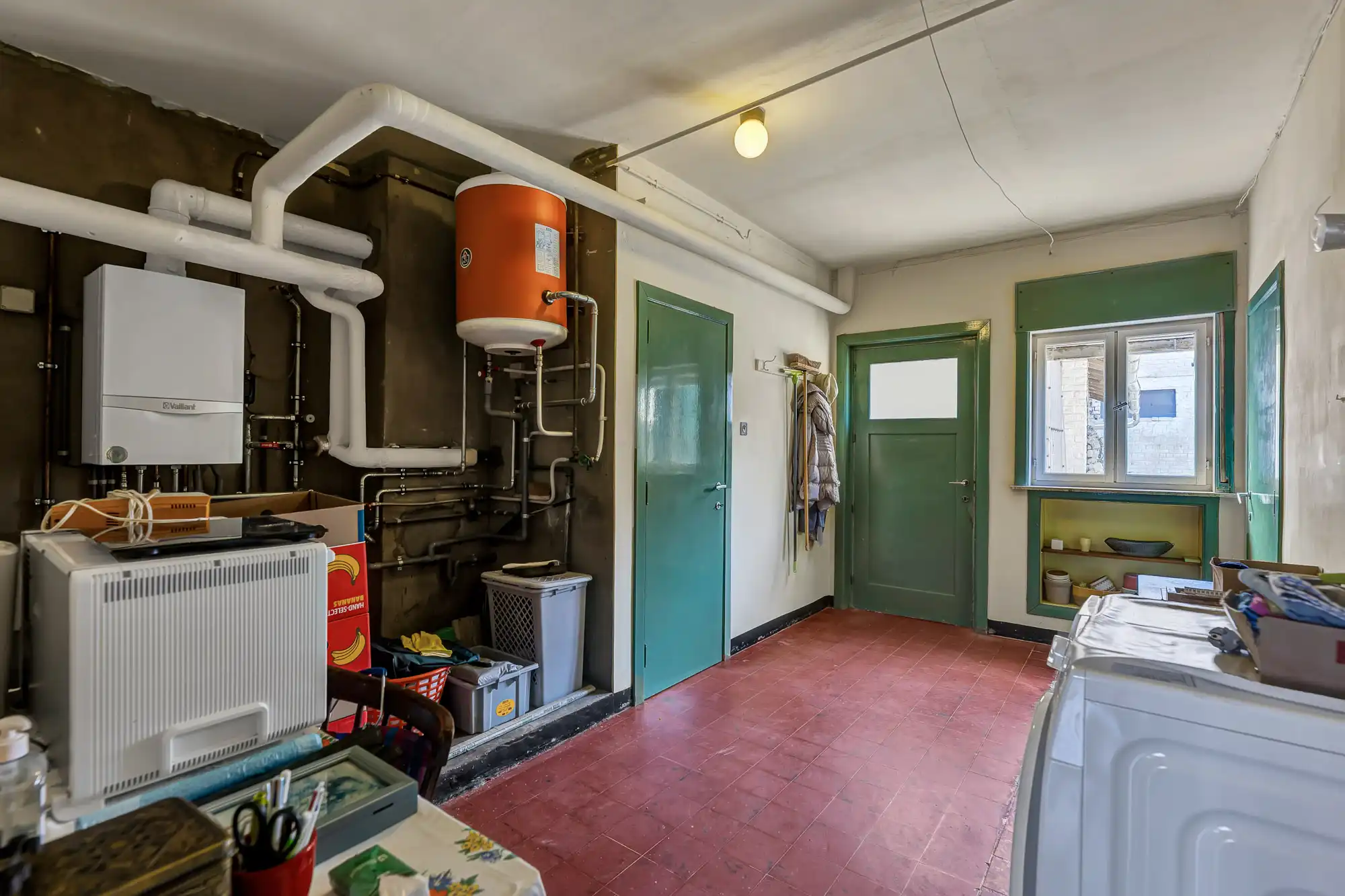 Ruime te renoveren woning met loods en bouwgrond foto 14