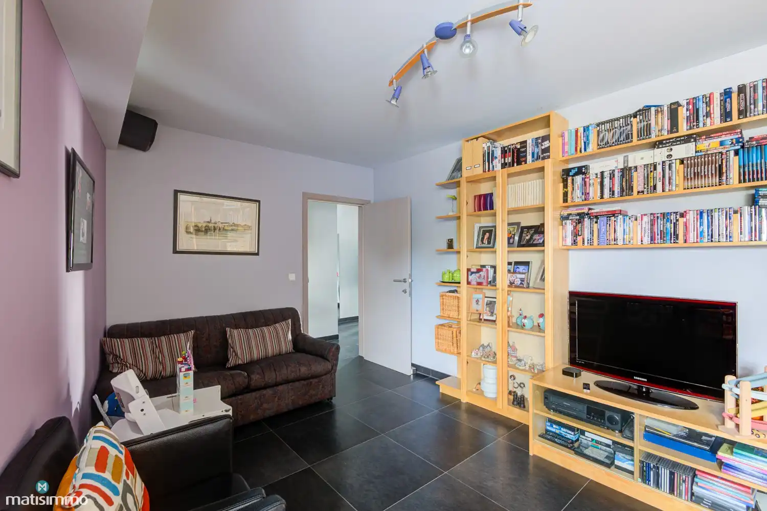 ZEER RUIM EN MODERN DUPLEXAPPARTEMENT (234M²) MET 5 SLAAPKAMERS, 2 BADKAMERS, 2 TERRASSEN, 2 KELDERS, DUBBELE GARAGE (60M²) (+ OPTIONEEL GARAGE) IN HET CENTRUM VAN LANAKEN foto 19