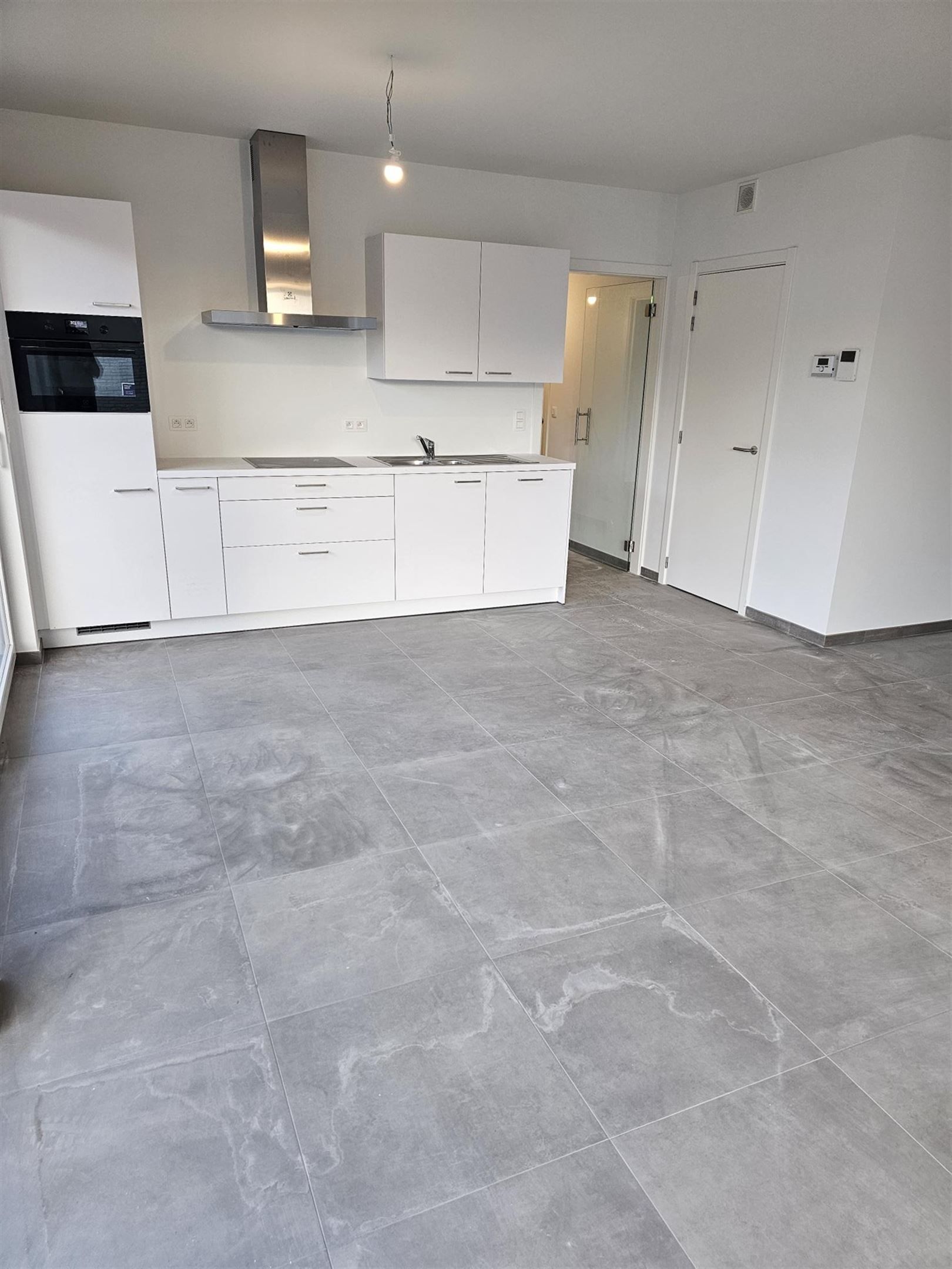 Rustig gelegen nieuwbouwappartement met één slaapkamer en ruime garage. foto 4