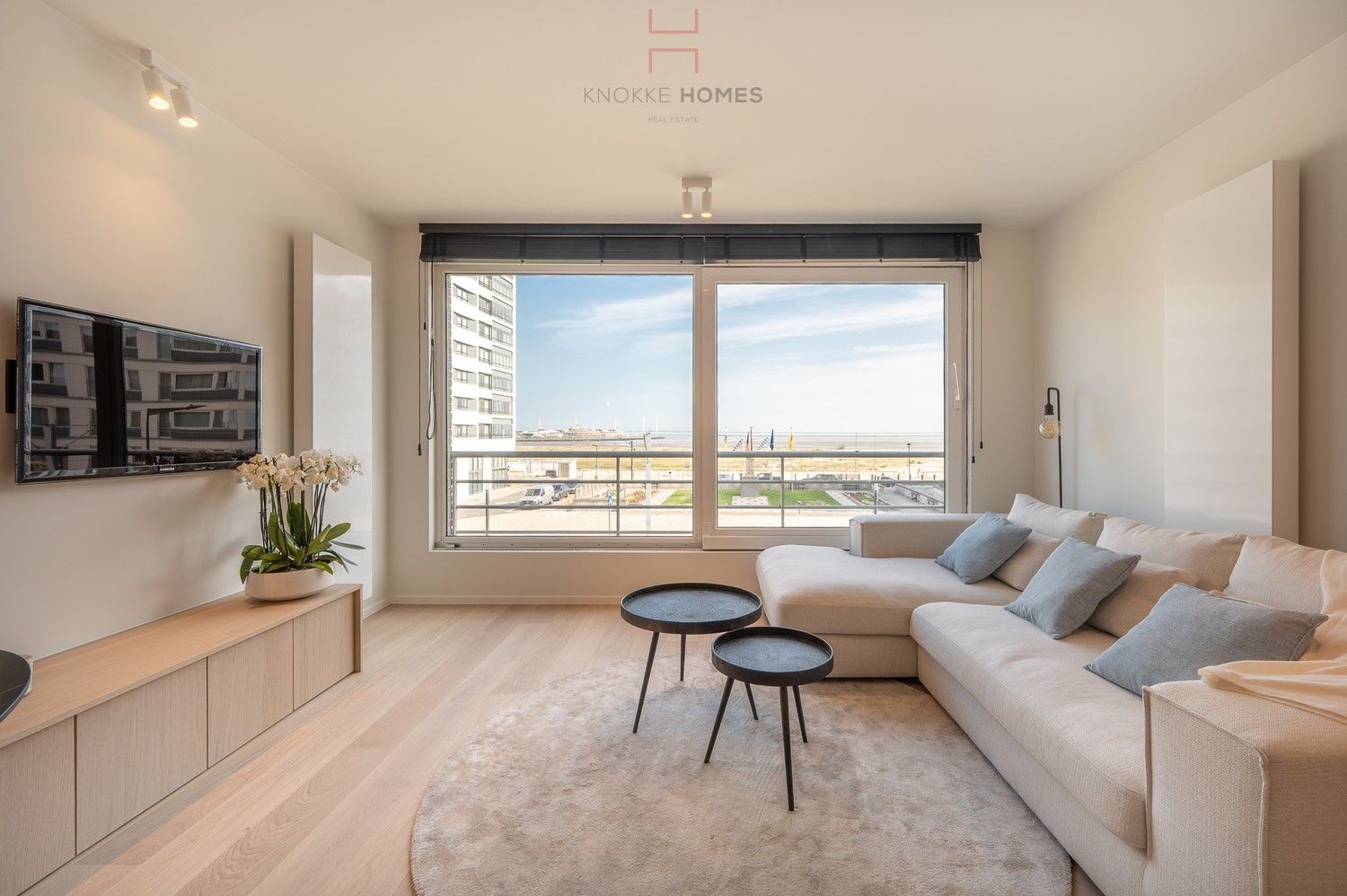 Modern gerenoveerd appartement met frontaal zeezicht in Heist-aan-zee foto 5