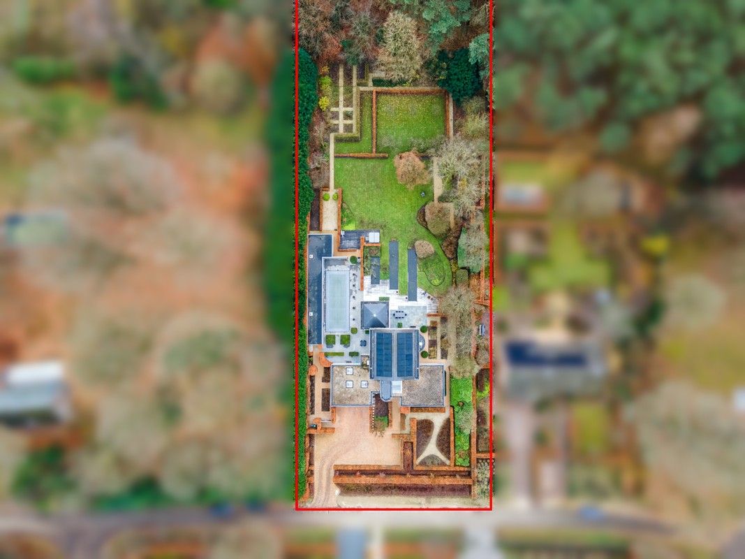 Uitzonderlijke villa op 3451 m² met 5 slaapkamers omgeven door groen. foto 3