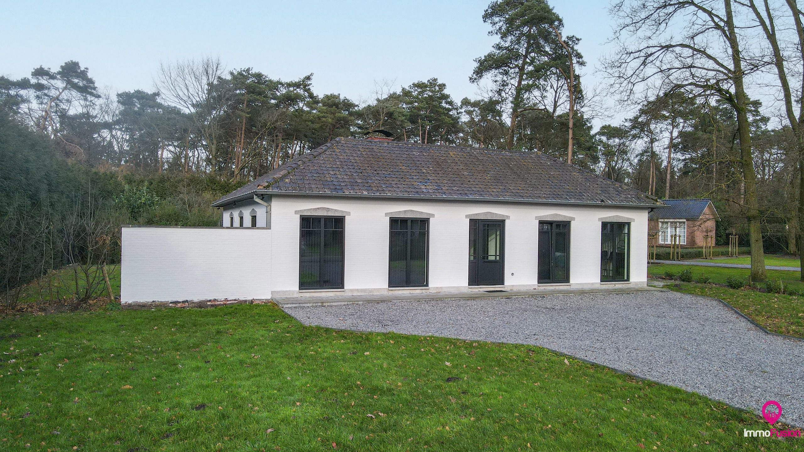 Goed gelegen landelijke villa met 12are grond op toplocatie! foto 3