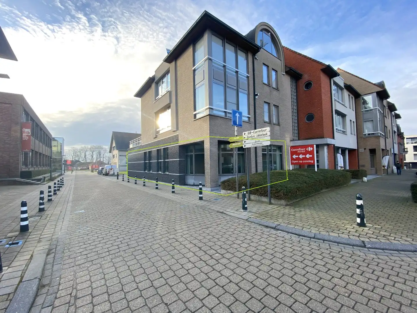 KANTOORRUIMTE - 160 M² - CENTRUM PITTEM foto {{pictureIndex}}