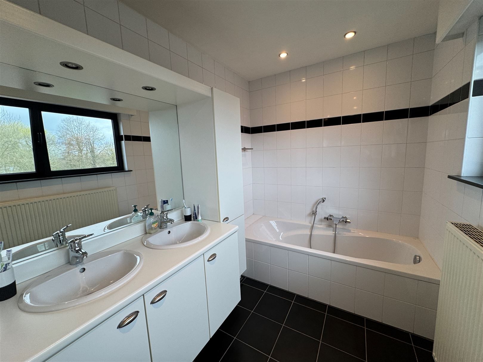 Uniek kantoorgebouw met duplex appartement te koop foto 26