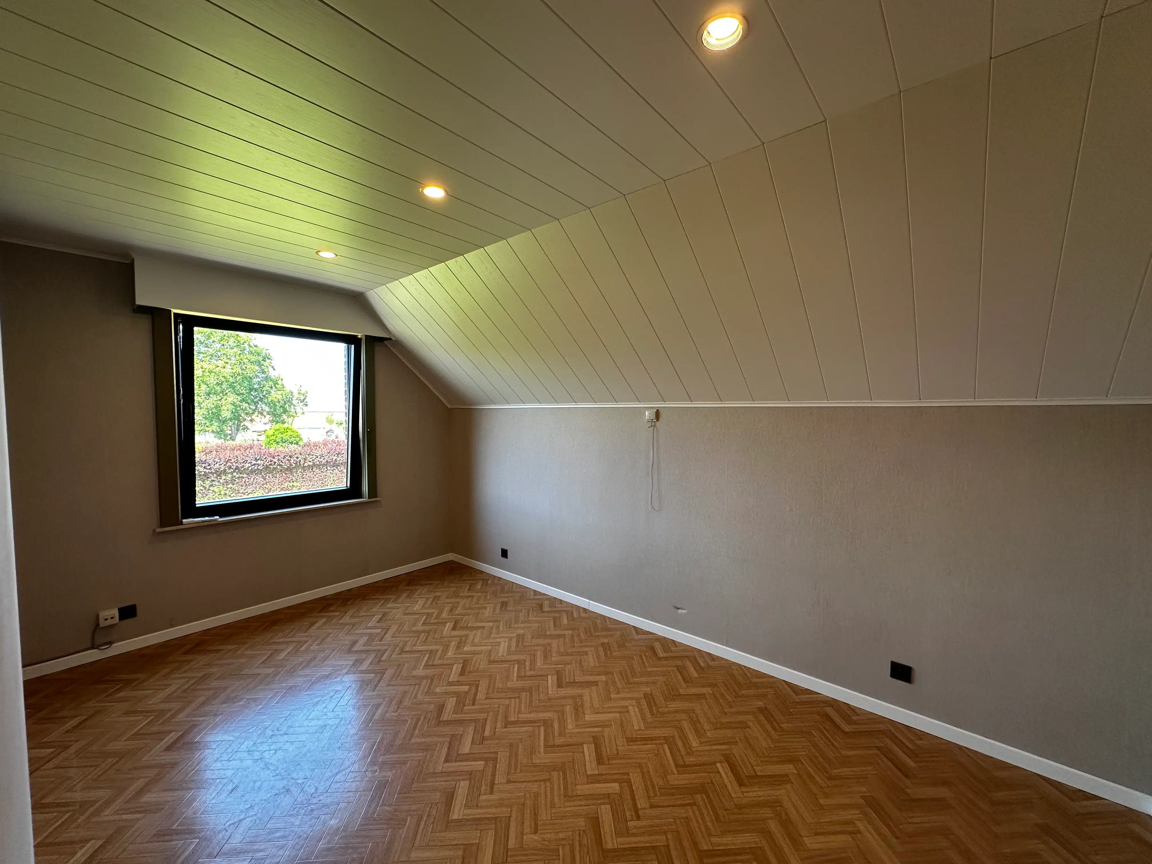 Ruime en lichtrijke woning te huur in het rustige Knesselare foto 14
