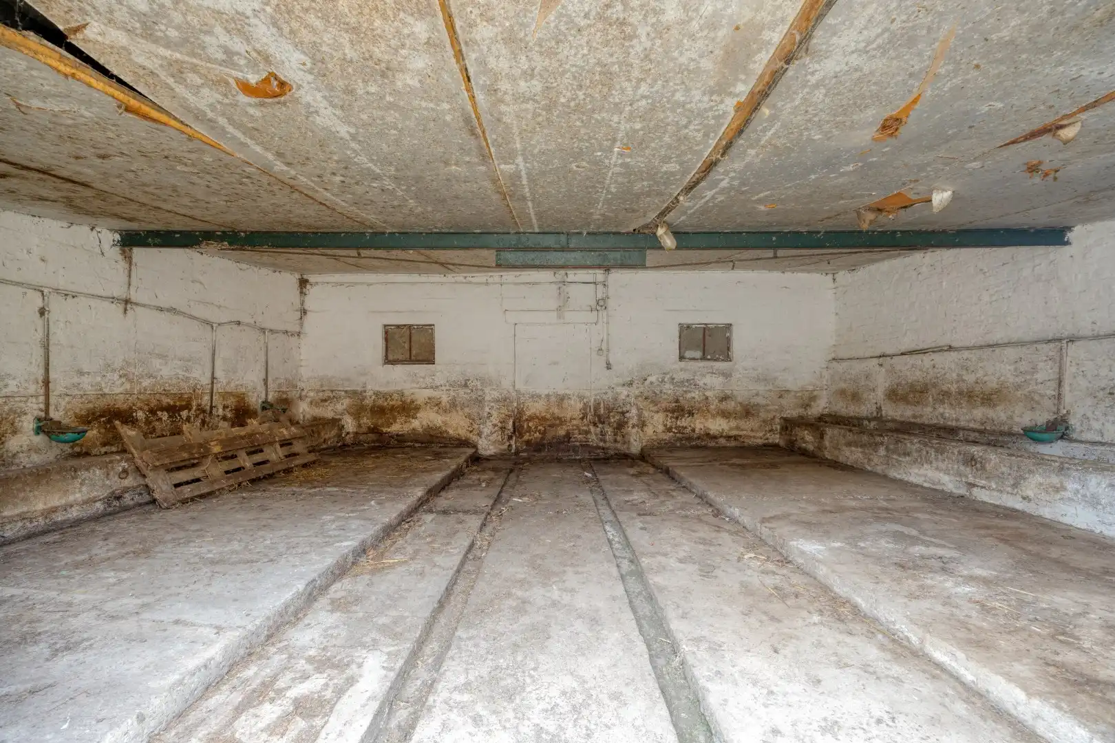 Hoevewoning met binnenkoer, stallingen en grote opslagruimte foto 24