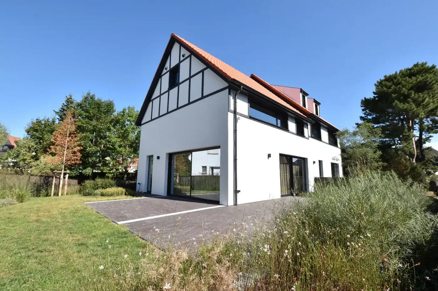 Charmante gerenoveerde villa verscholen in een paadje van het Zoute foto 12