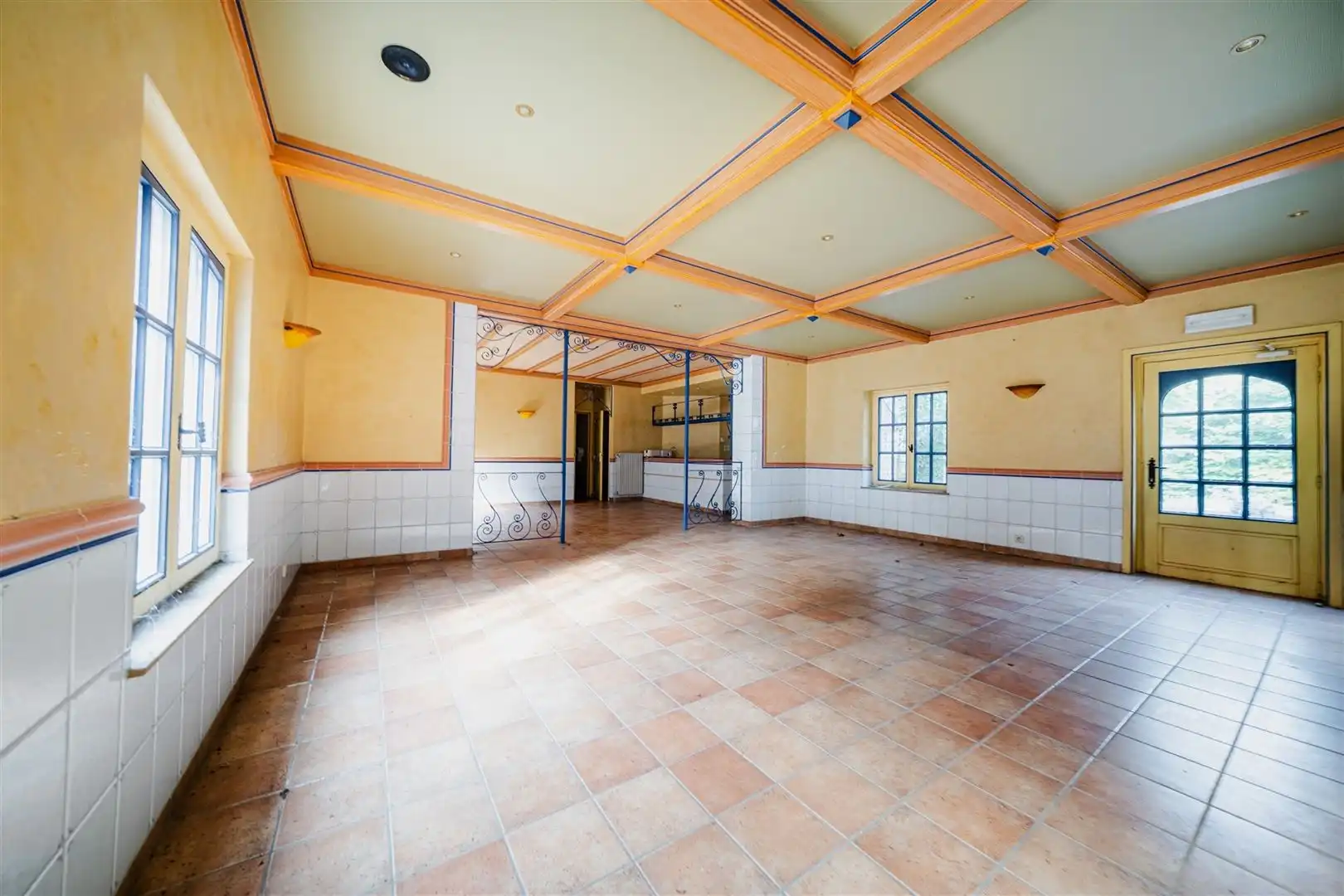 Handelscomplex met appartement in centrum Landen foto 26