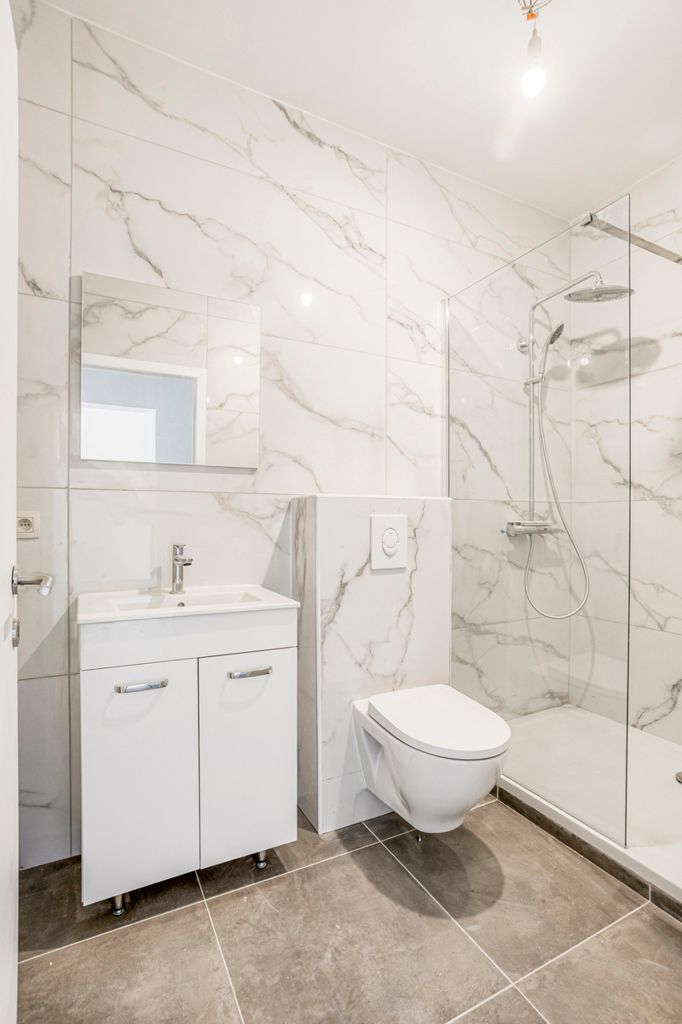 Volledig gerenoveerde gesloten bebouwing te Drogenbos foto 13