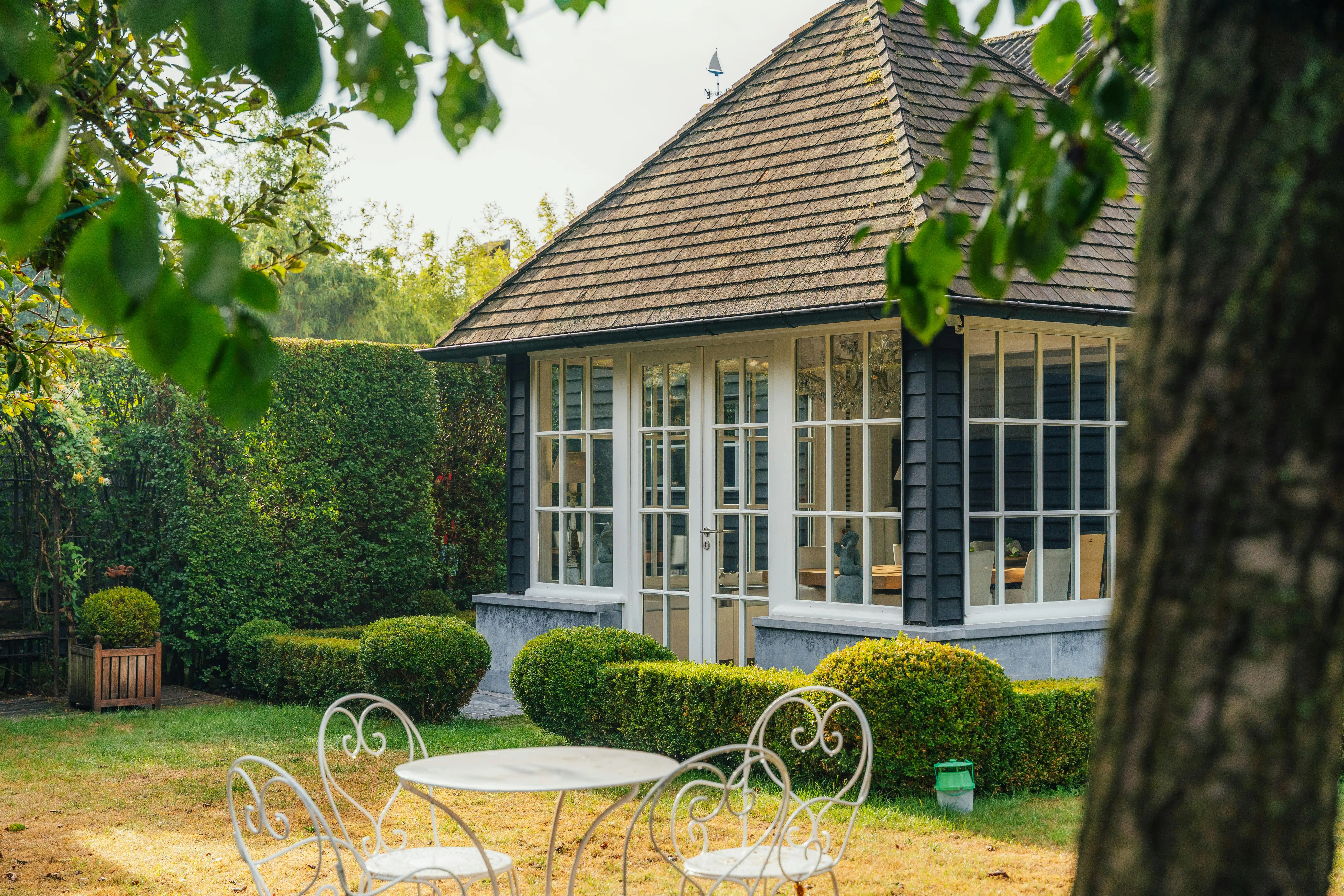 Villa met zwembad te koop in villawijk 't Motje in Roeselare foto 10