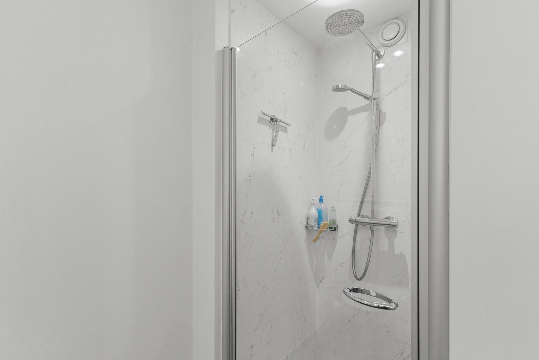 Exclusief en riant wonen met zicht op de oude Leiearm foto 17
