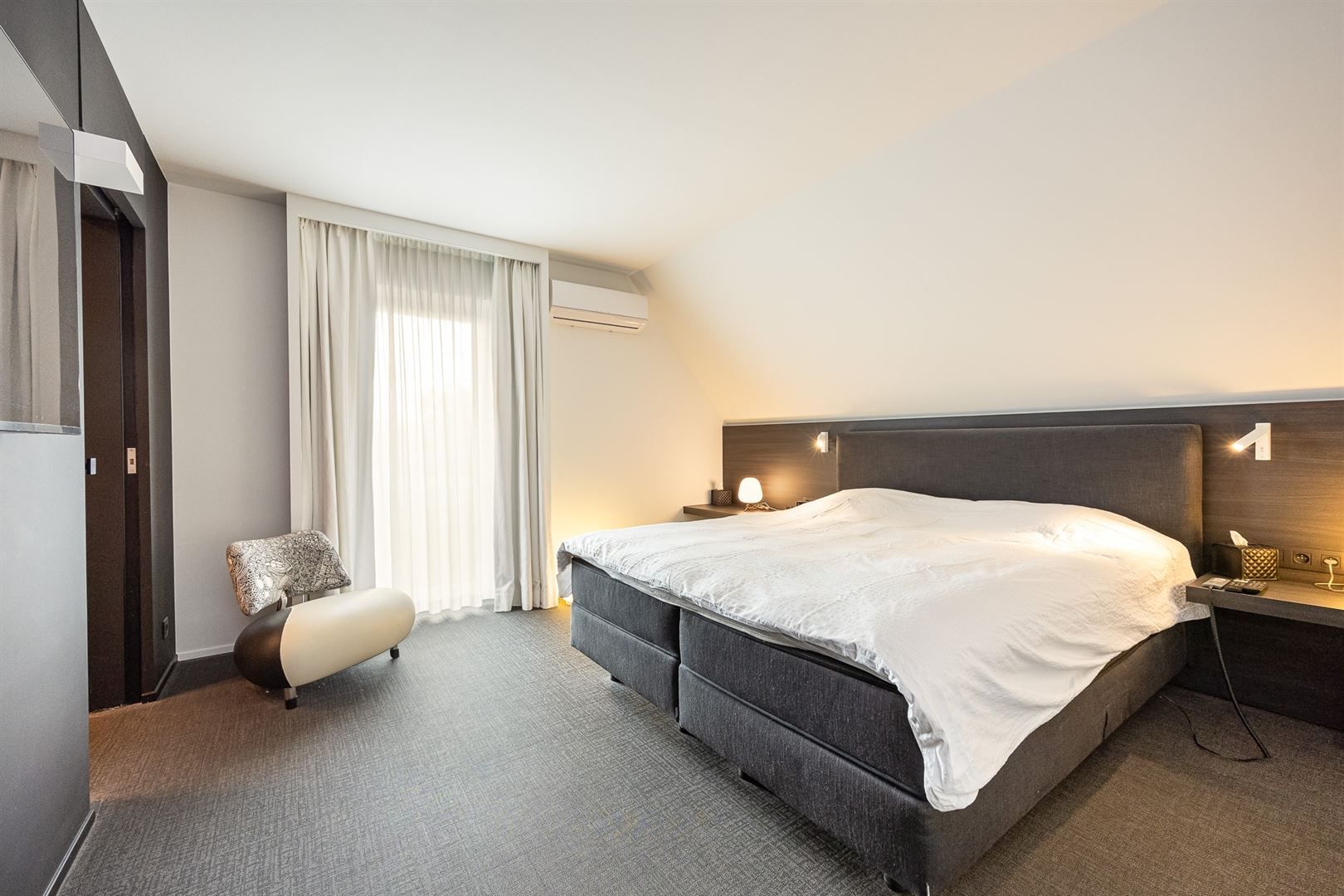 Stijlvolle villa met moderne uitbouw en zuidwest tuin. foto 17