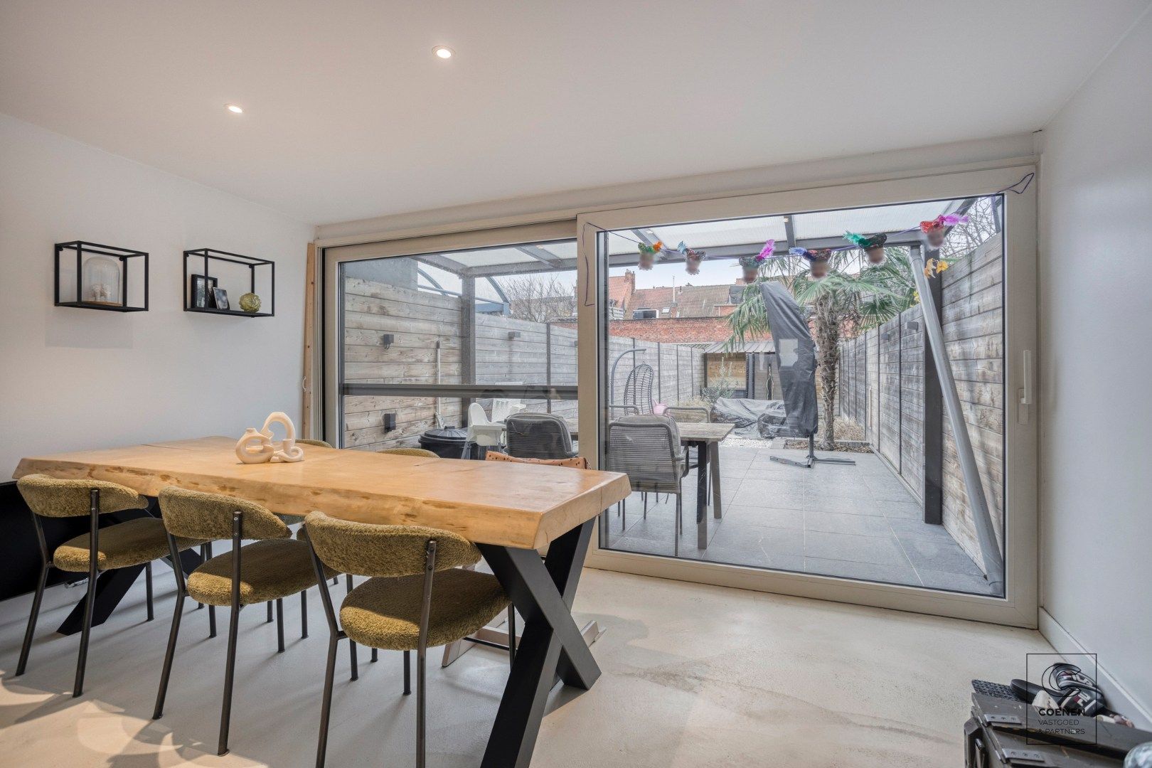 Instapklare gezinswoning van 141 m² met drie slaapkamers te Ekeren! foto 9