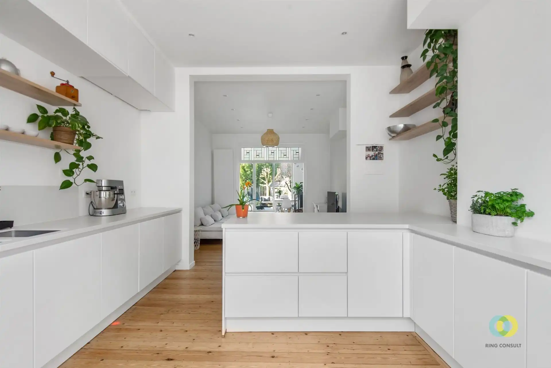 Charmante eengezinswoning met tuin foto 6