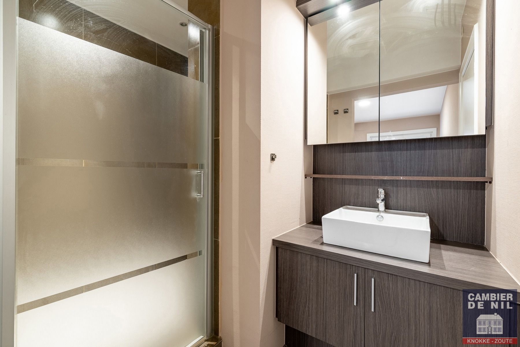 Lichtrijk, ongemeubeld, 3-slaapkamerappartement met frontaal zeezicht aan Albertplein – Hartje Zoute foto 22