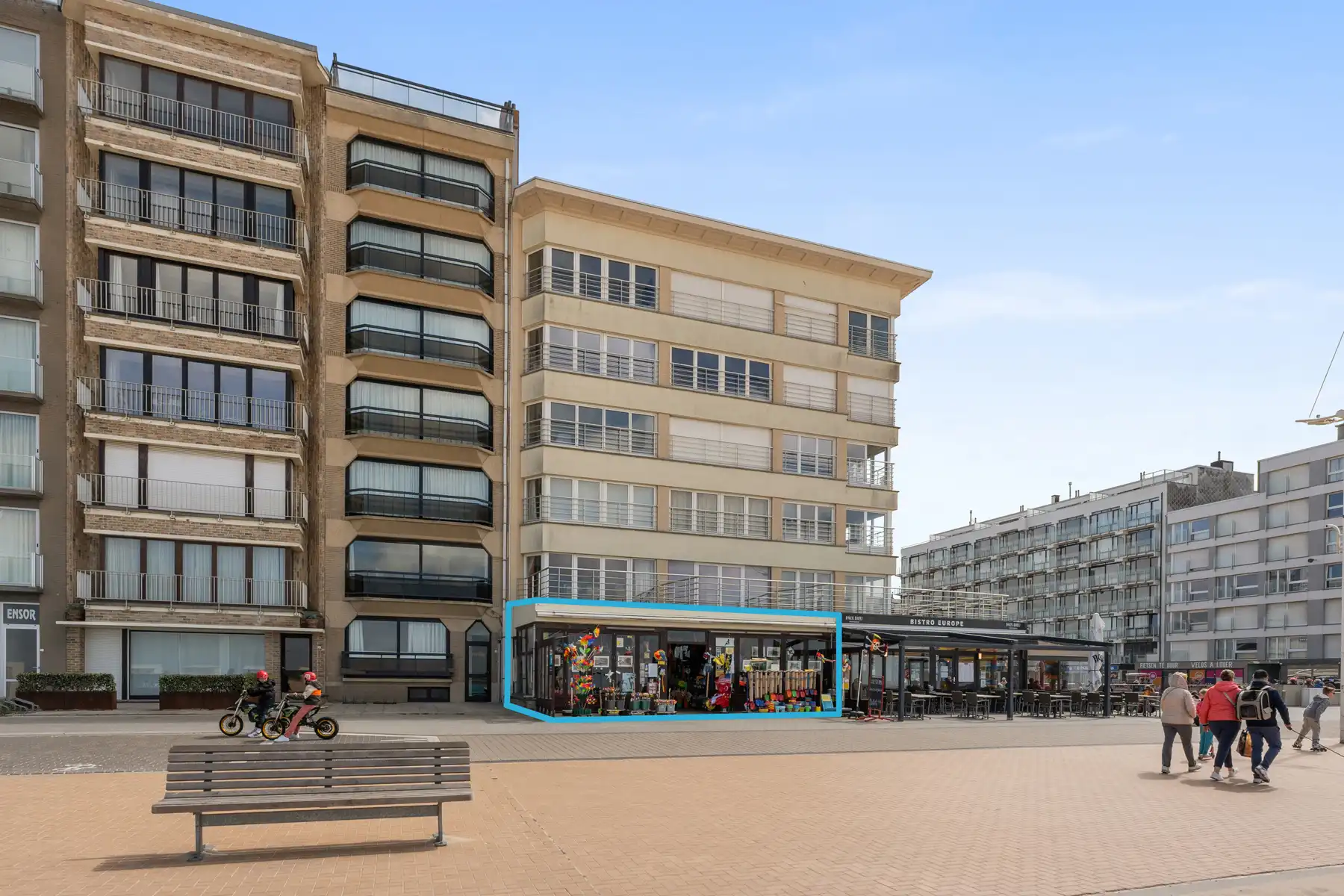 Dé strandwinkel van Sint-Idesbald staat te koop! foto 15