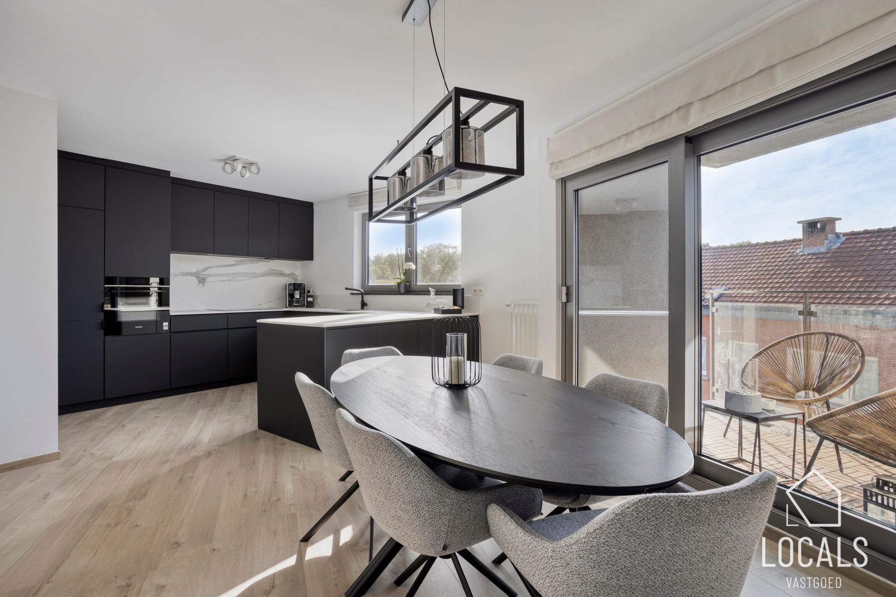 Instapklaar appartement met garage in Denderleeuw foto {{pictureIndex}}
