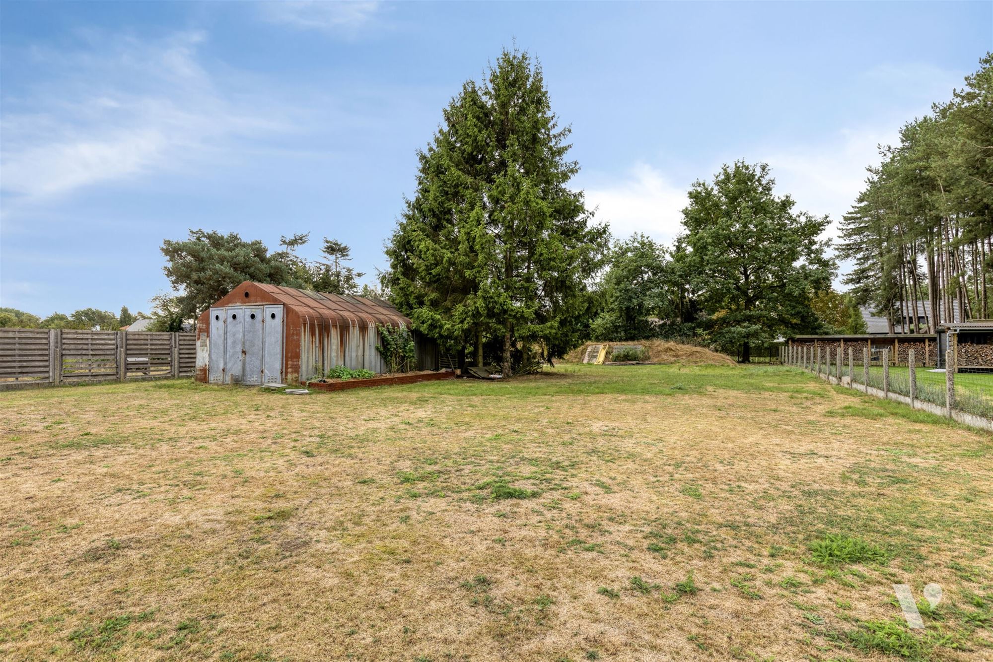 Prachtig gerenoveerde woning (279m²) met zwemvijver foto 32