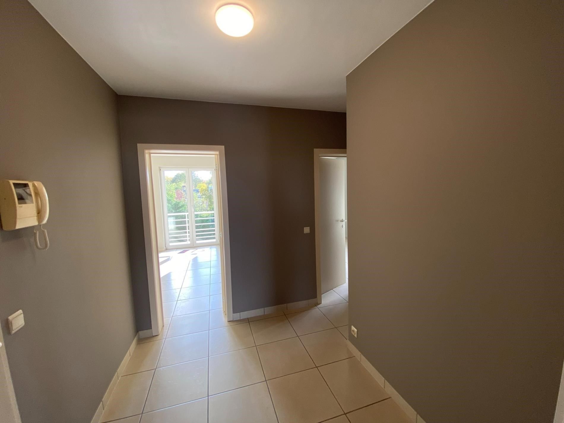 Goed onderhouden appartement met 2 slaapkamers en 2 terrassen foto 6