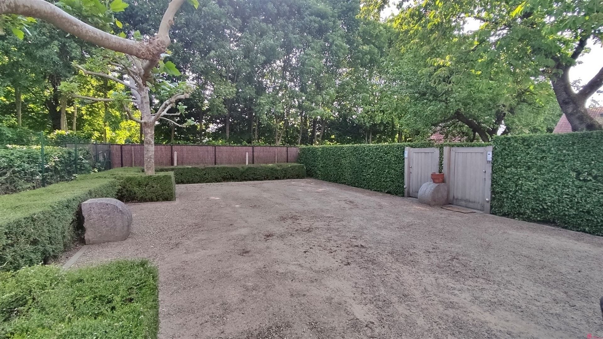 Charmante halfopen woning te Heule foto 2