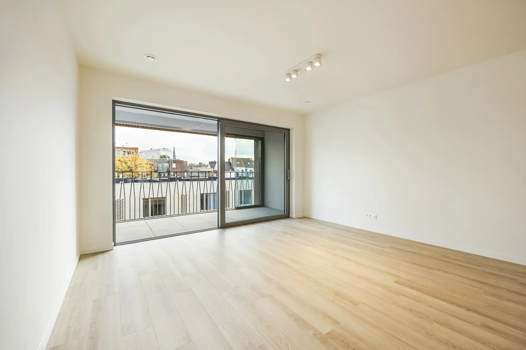 Nieuw appartement met 2 slaapkamers, terras en staanplaats! foto {{pictureIndex}}