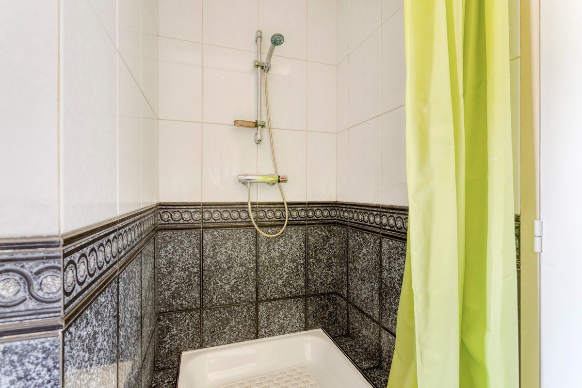 Ruime woning met praktijkruimte te Lendelede foto 9