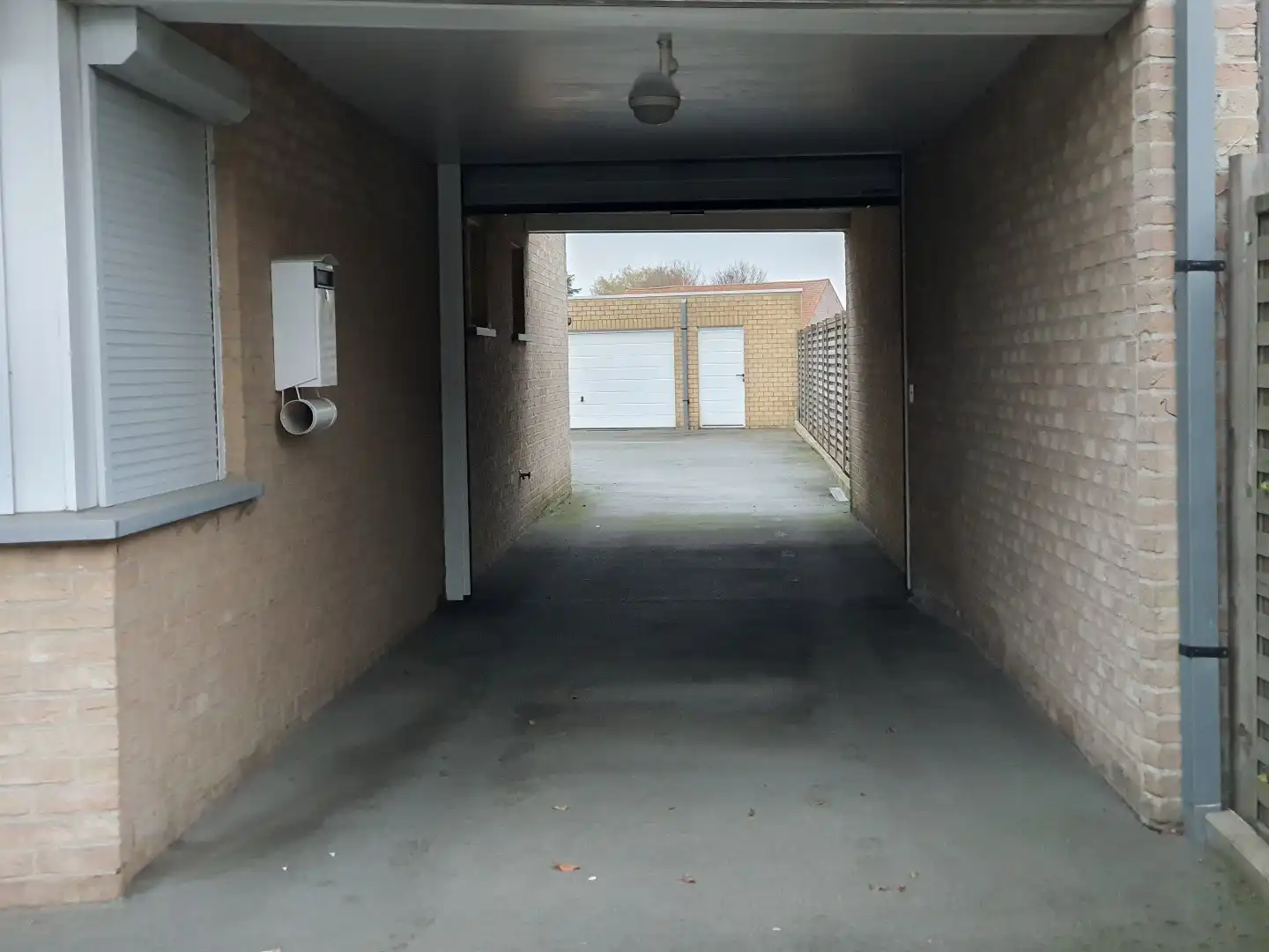 Zonrijk, ruim appartement met 1 slaapkamer en garage! foto 11