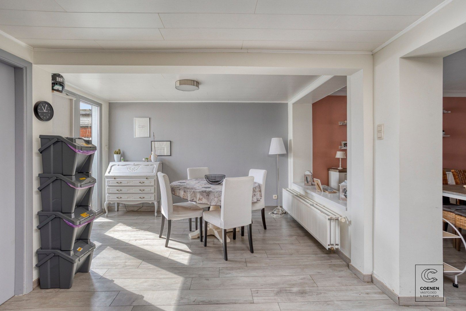 Zeer ruime en instapklare woning met een bew opp van 181 m², 4 ruime slpk's en zeer leuke, zonnige tuin met prachtig uitzicht! foto 9