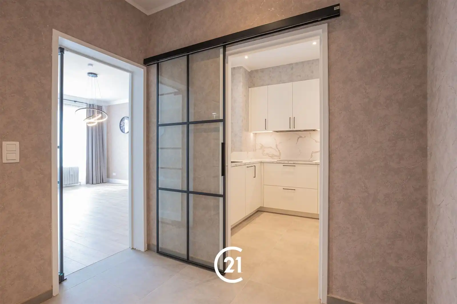 Instapklaar en stijlvol gerenoveerd appartement in Gent foto 5