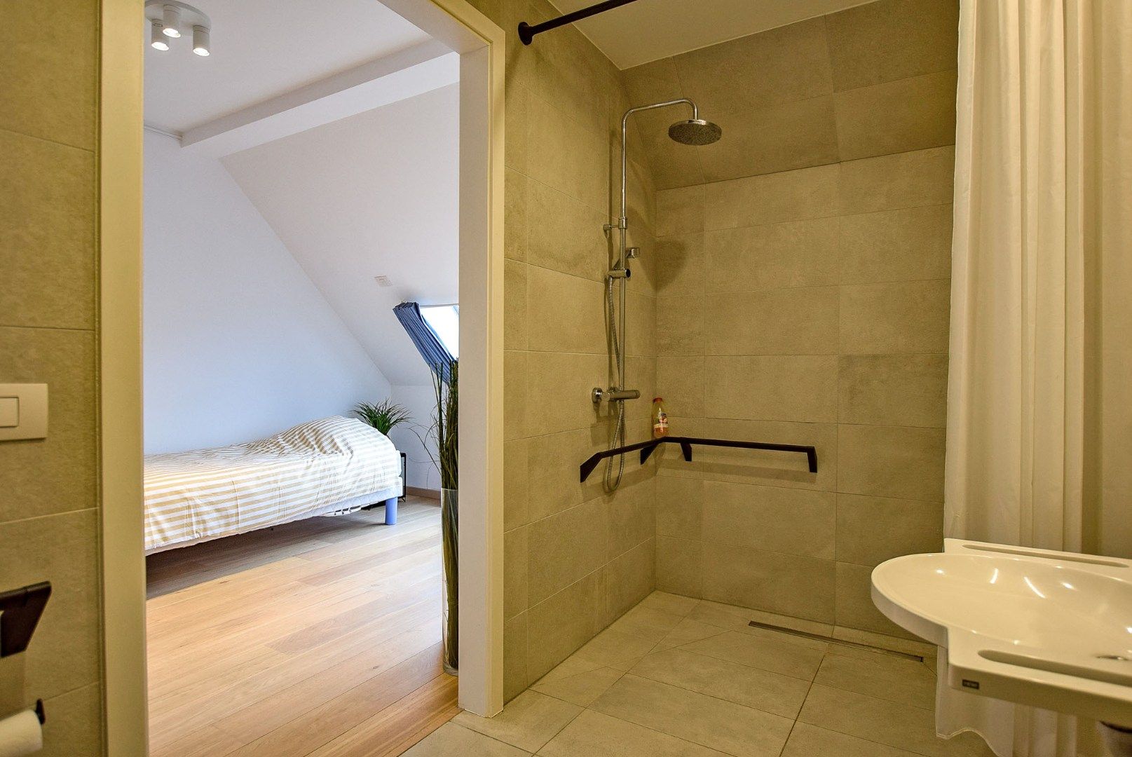 Prachtig 1-slaapkamerappartement (assistentiewoning) in Residentie Clarenhof, uniek wonen in hartje Nieuwpoort.  foto 13