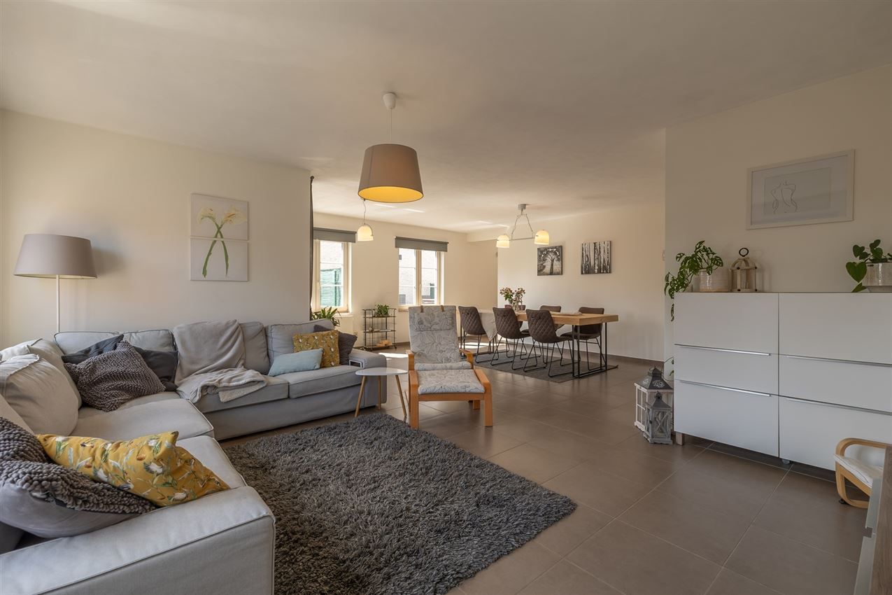Royale duplex met terras en garage foto 9