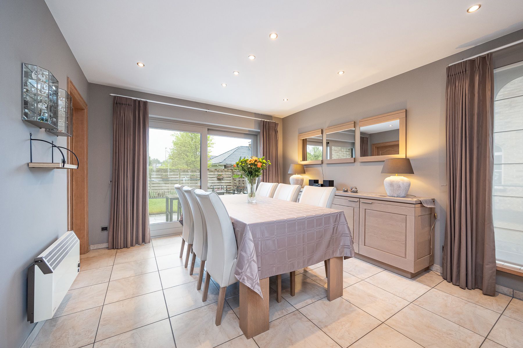 Woning met 2 slaapkamers en garage op 557 m2 grond foto 14