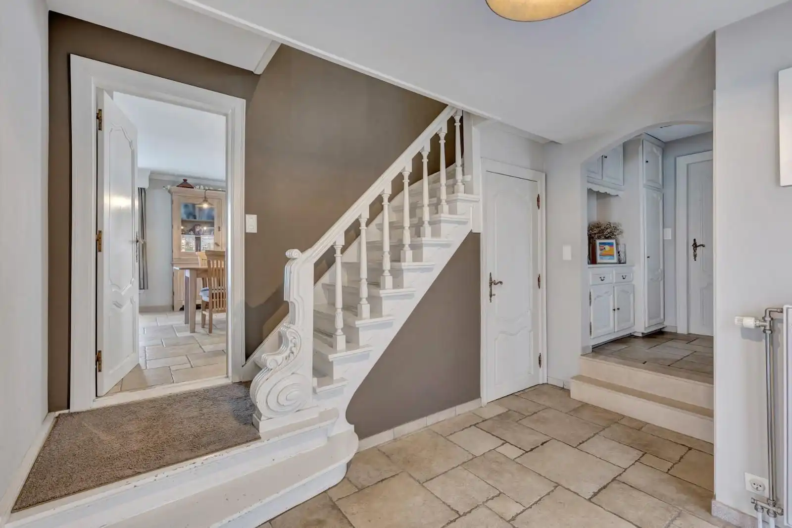 Charmante villa met loods nabij belangrijke invalswegen foto 2