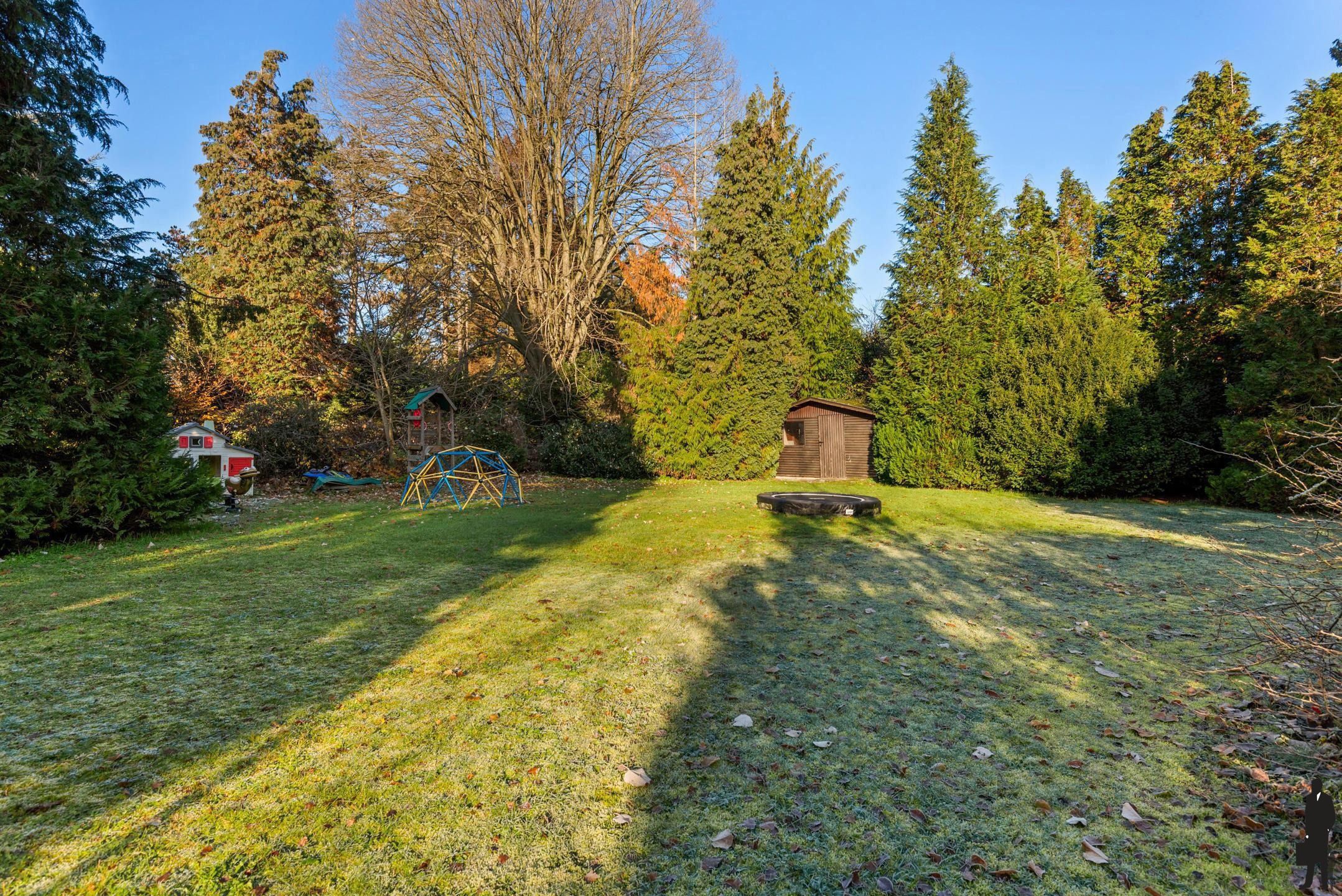 Bouwgrond met een af te breken woning foto 7