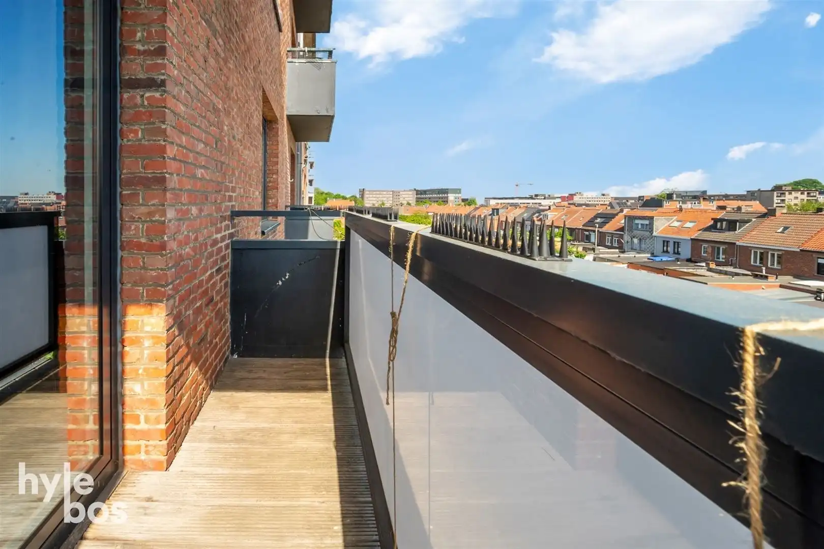 Instapklaar 2 slaapkamer appartement met garage foto 17