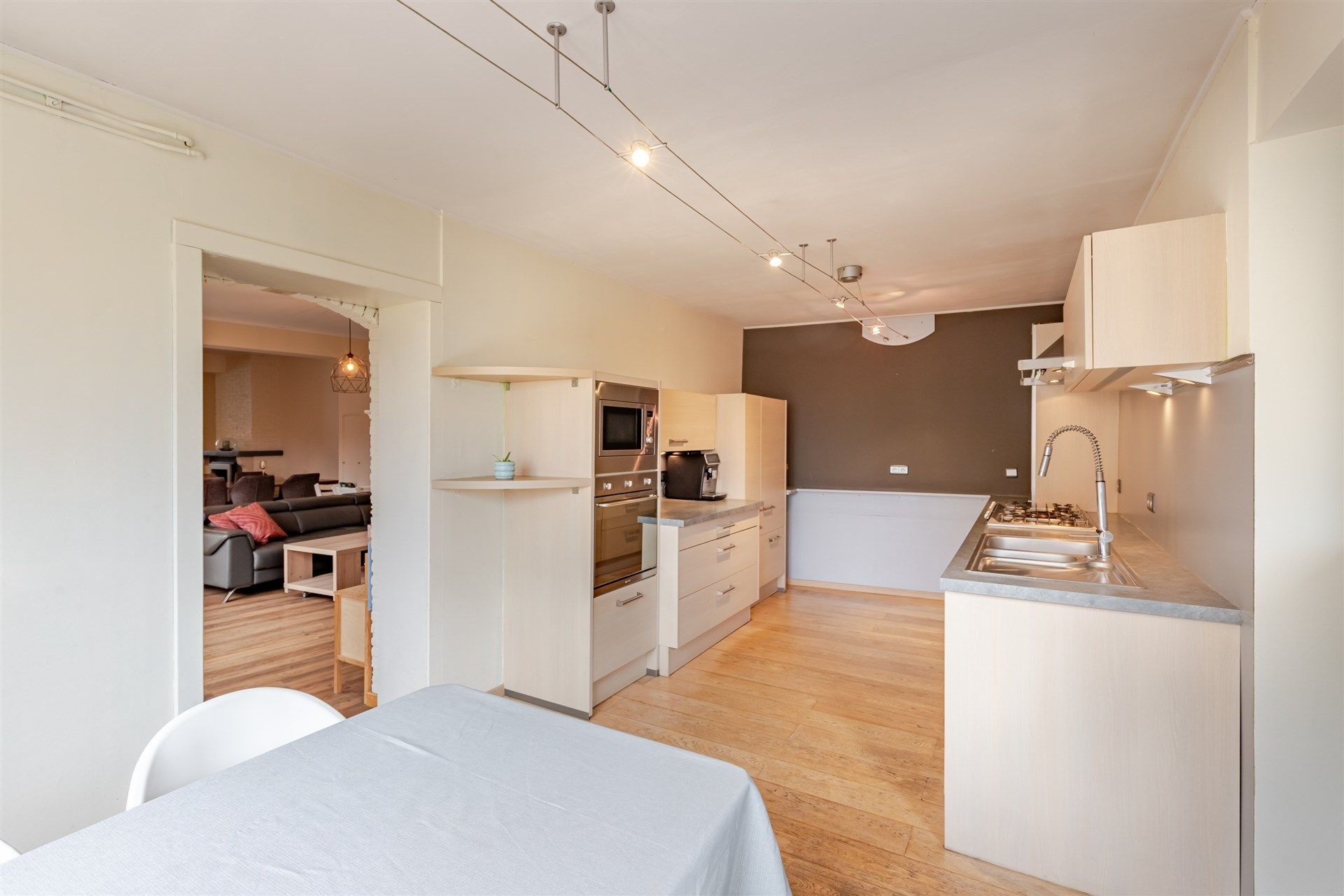 Woning met 5 mogelijke slaapkamers, eventuele kangaroowoonst en grote tuin foto 10