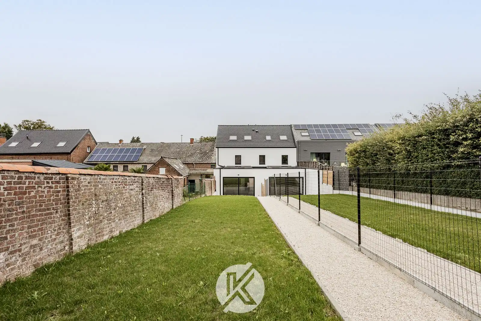 Gerenoveerde woning met moderne afwerking foto 23