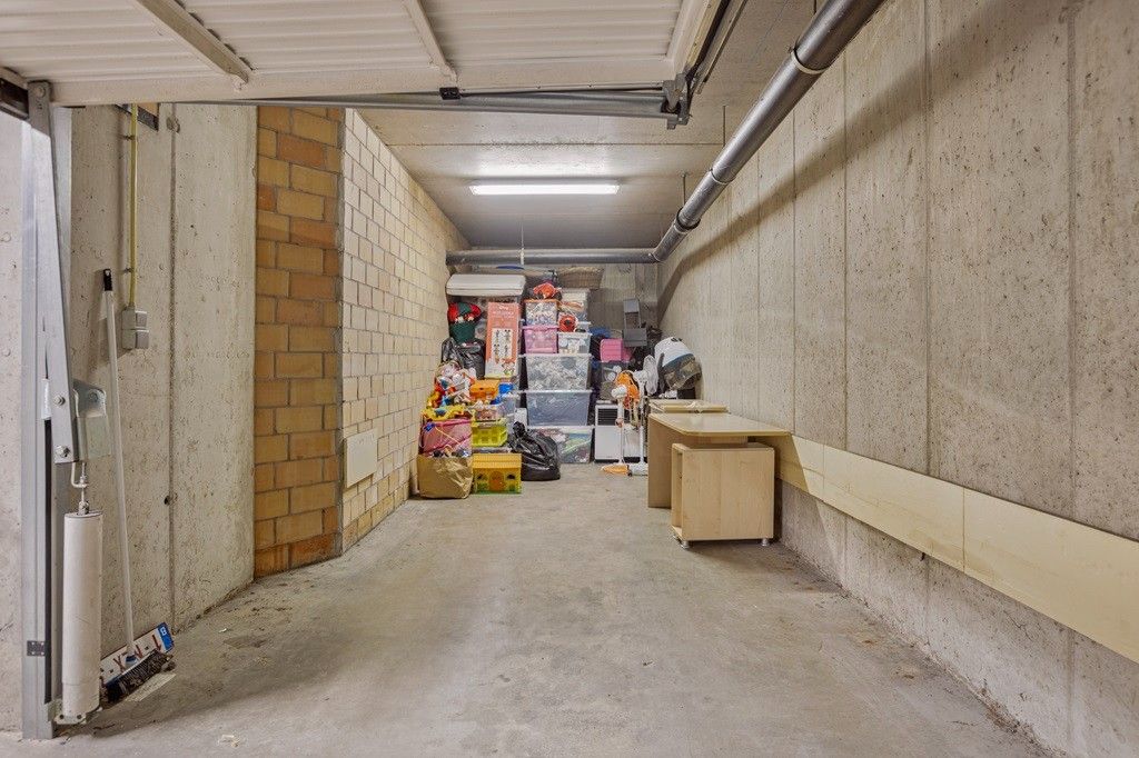 VEURNE: Commercieel gelegen investeringspand, handelsgelijkvloers van ca 65m² met dubbele garagebox in dé winkelstraat in het historisch centrum van Veurne (verhuurd). foto 6