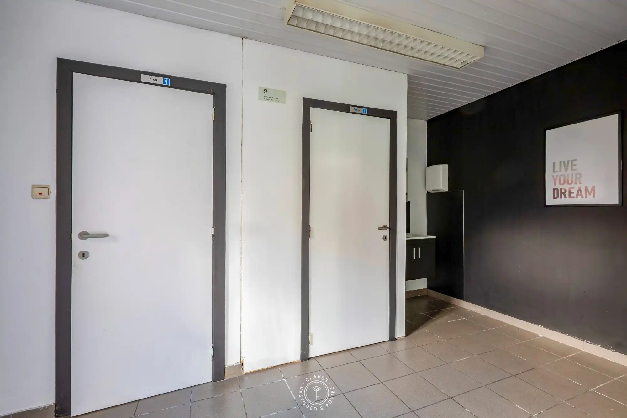 Handelsruimte met hoge zichtbaarheid – ideaal voor vrije beroepen of handel foto 9