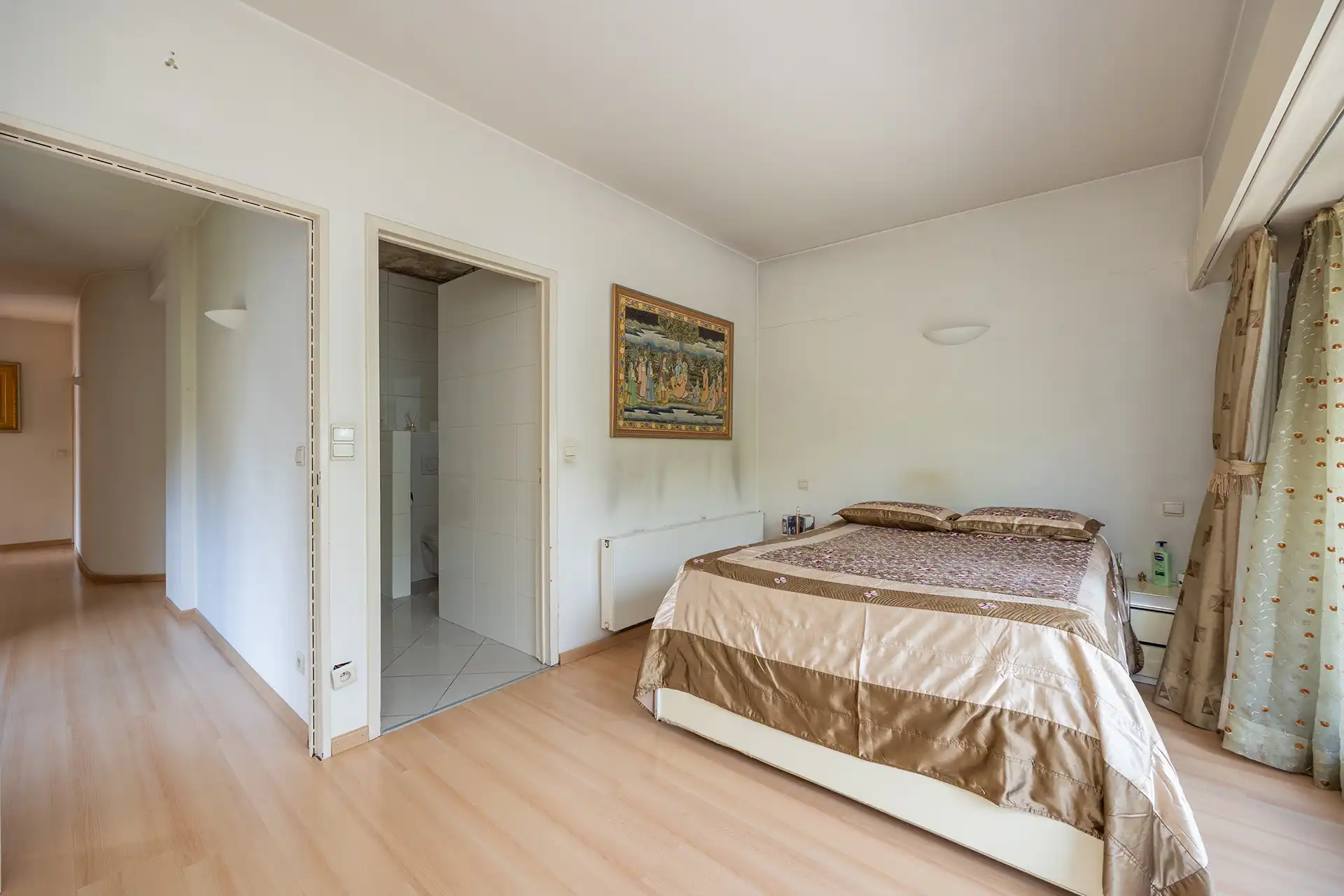 Ruime villa met 4 slpk's en 3 badkamers op toplocatie foto 24