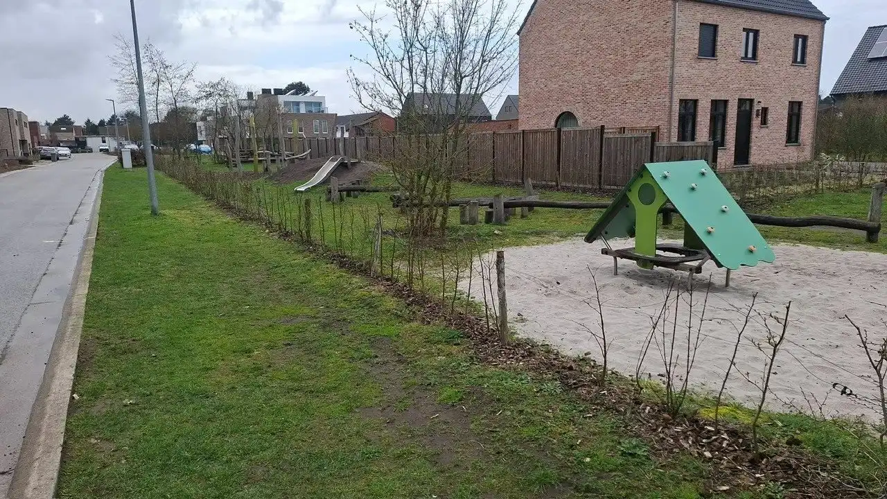 Prachtige nieuwbouw-woning te huur met 3 slaapkamers, terras en tuin en zonnepanelen. foto 22