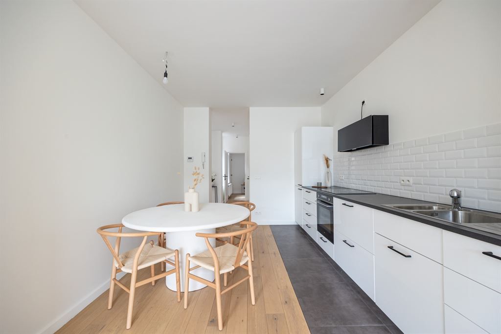 Recent gerenoveerd, lichtrijk appartement foto 5