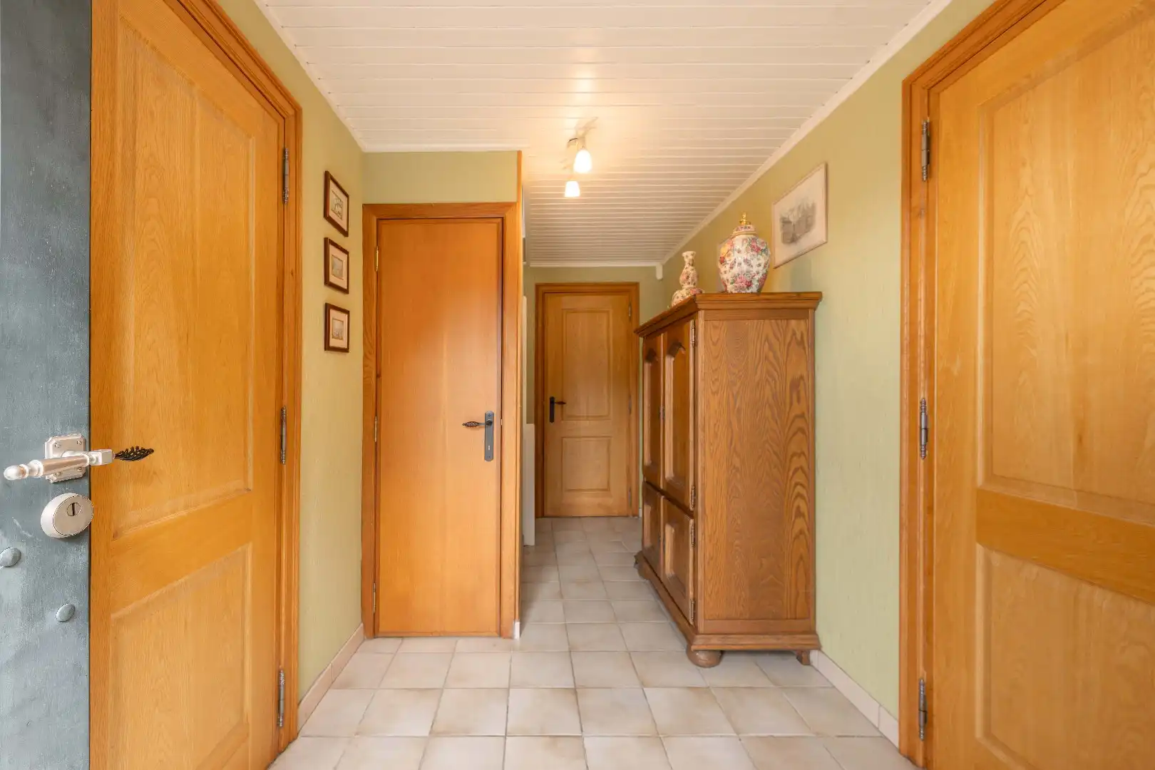 CHARMANTE ALLEENSTAANDE WONING MET BIJGEBOUWEN EN WEILAND  foto 5